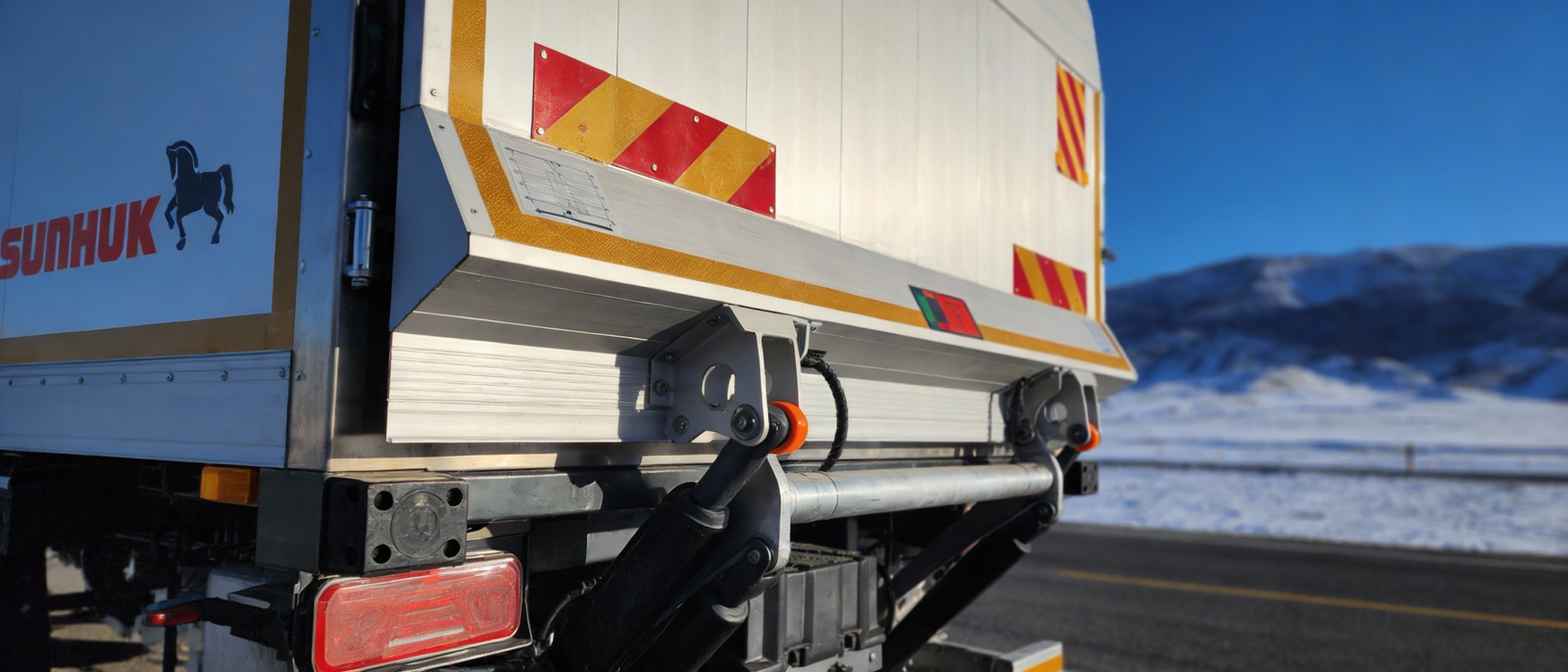 Beat Rust in Salty & Humid Conditions: Proven Ways to Protect Your Tail Lift from Corrosion