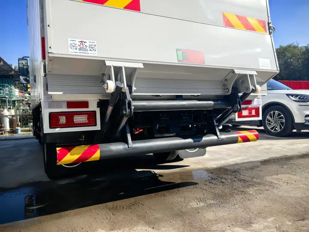 Cadro Supports Major Construction Materials Logistics Company with 85 Customized Heavy-Duty Tail Lifts