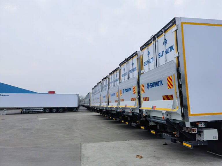 Service body tail lift for rental and utility fleets with compact rear access and stable loading platform
